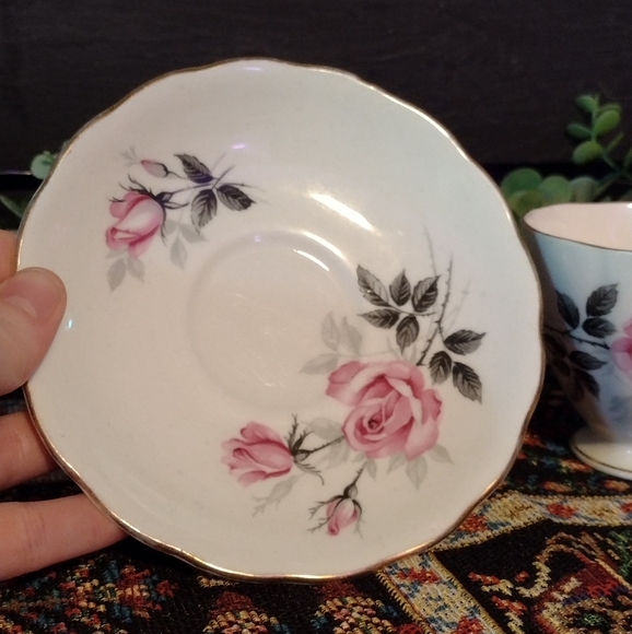 Vtg. Colclough Bone China Teacup and Saucer Pink Roses Made in England - Picture 4 of 10